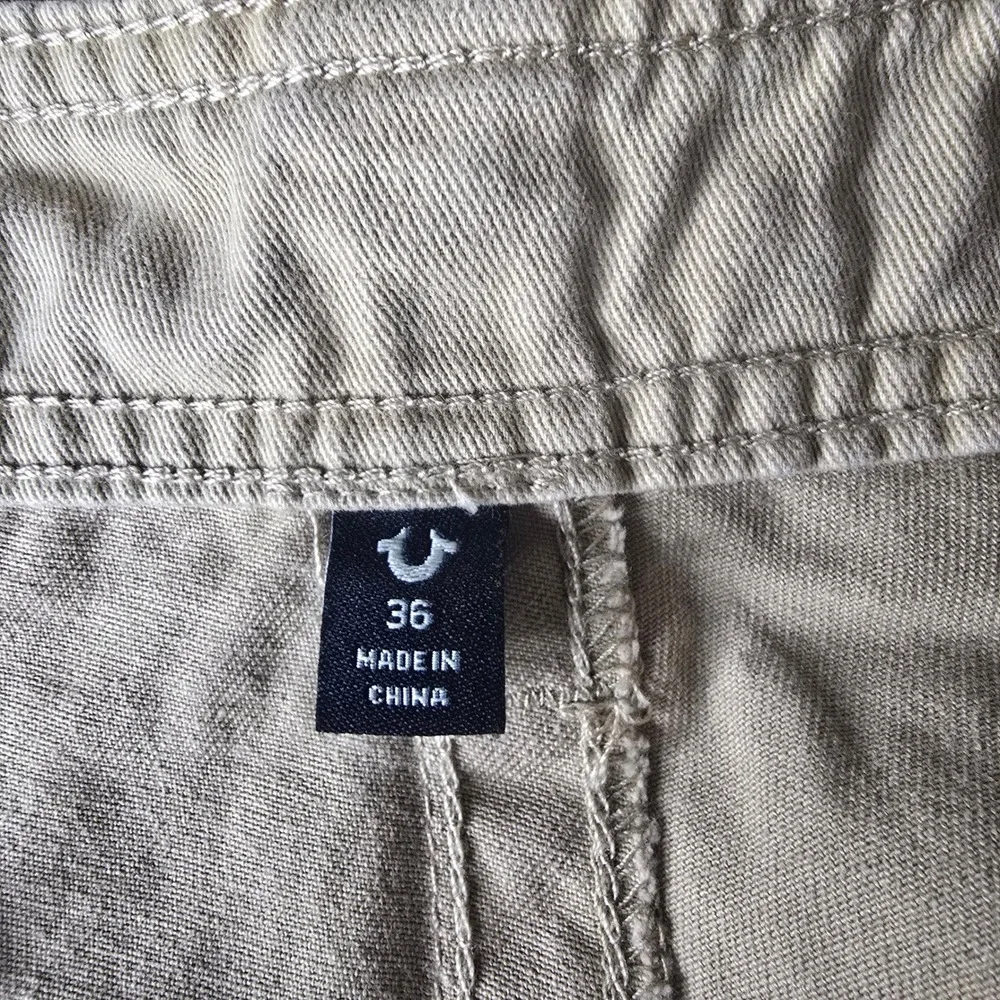 True Religion Mens Tan Khaki Cargo Shorts Horseshoe Stitching Size 36 ( Fits 38)